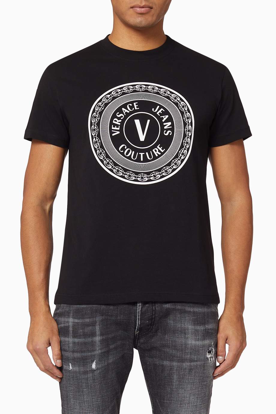 تسوق تي شيرت قطن بطبعة شعار حرف V Versace Jeans أسود للرجال ا ناس عمان