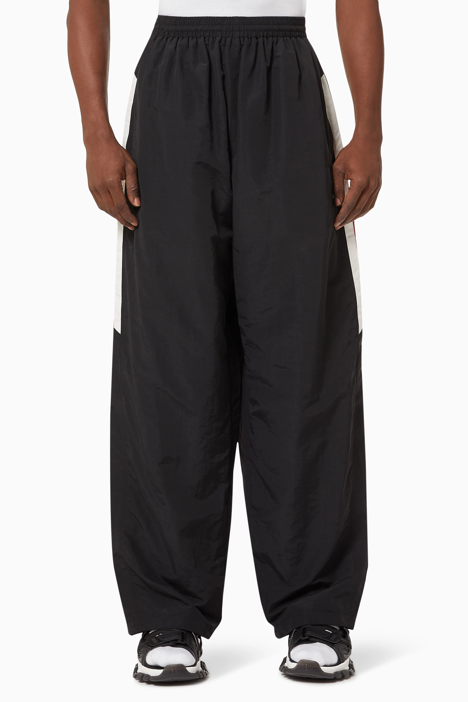 Shop Balenciaga Black Logo Tracksuit Pants in Recycled Nylon for MEN |  Ounass Kuwait