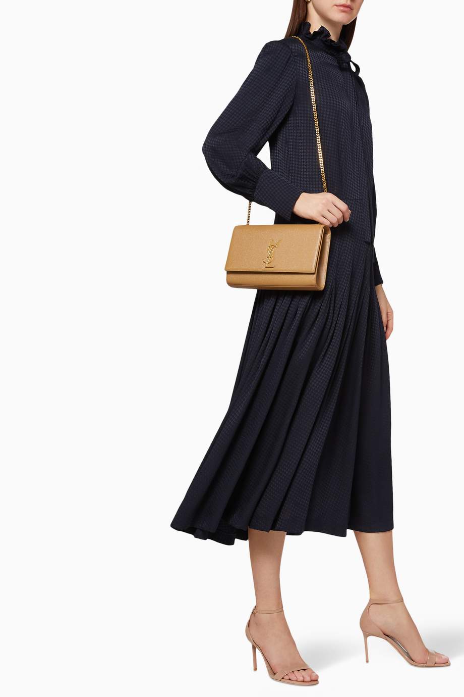 kate medium in grain de poudre embossed leather