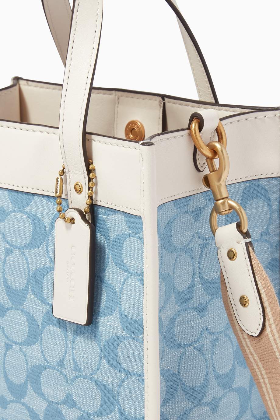 Shop Coach Blue Field Tote 22 in Signature Chambray for Women | Ounass Saudi